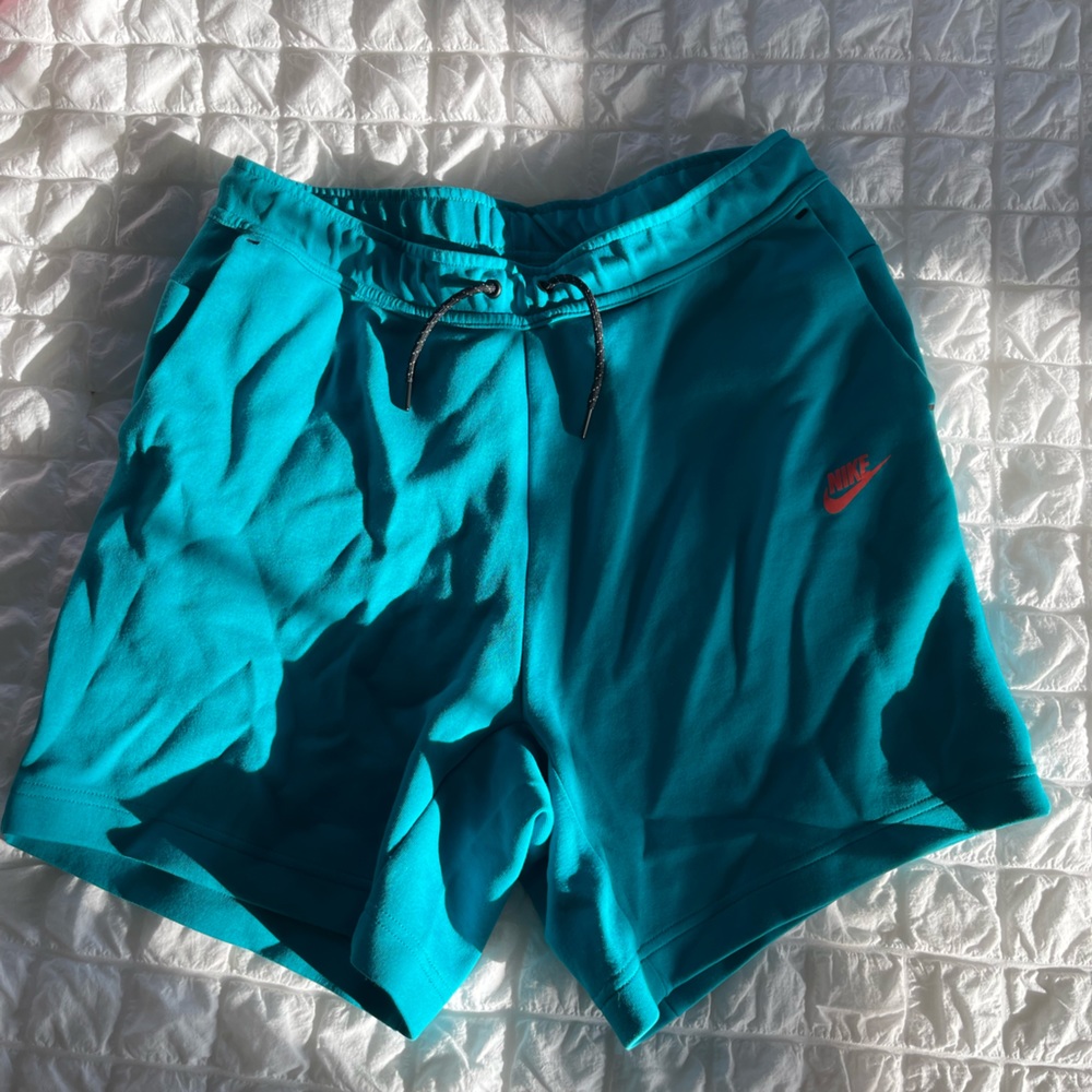 NIKE Men’s Turqoise Orange Pocket Cotton Shorts